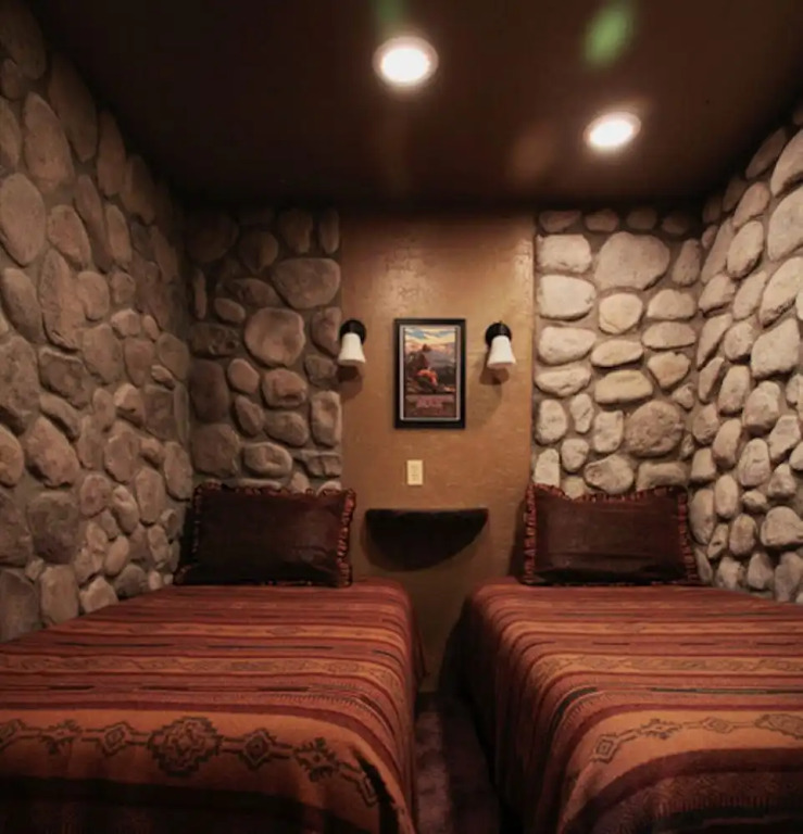 Silver Pines Lodge