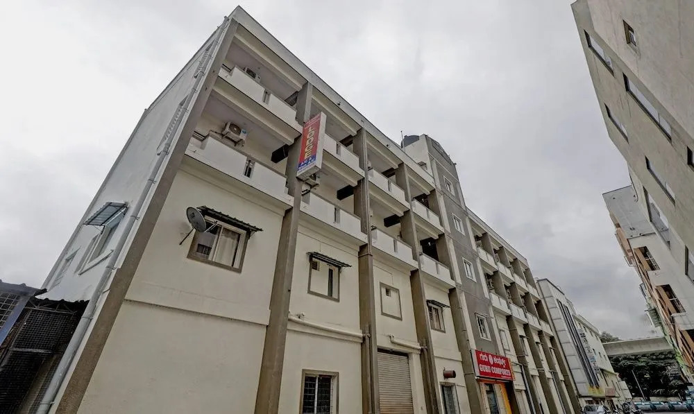 Guru Comfort, 100m from Apollo Hospital