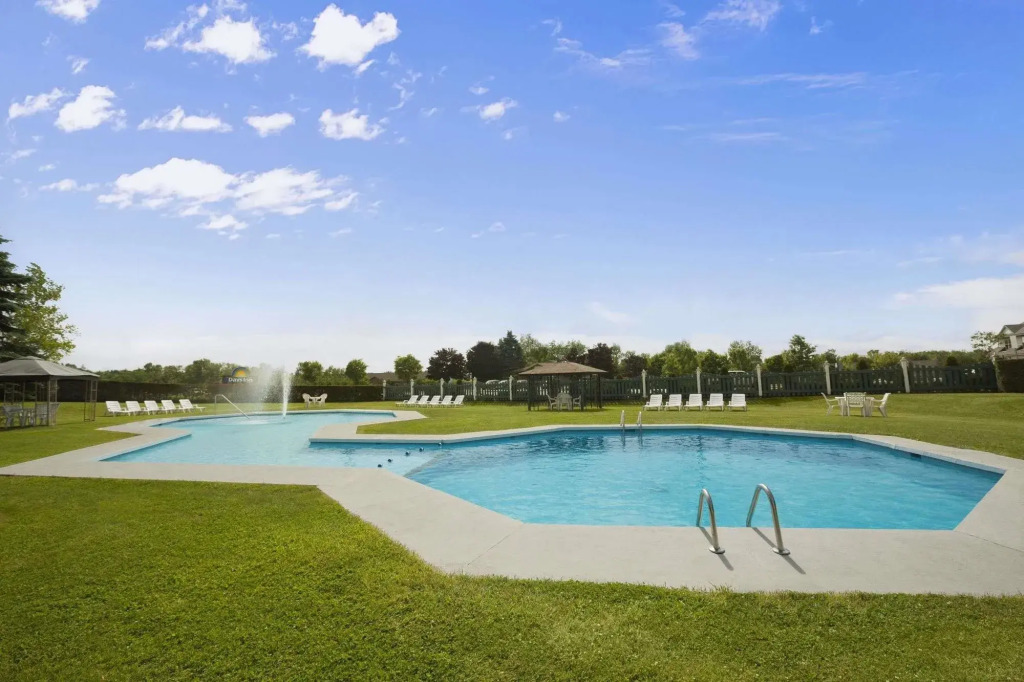 Days Inn by Wyndham Shelburne/Burlington