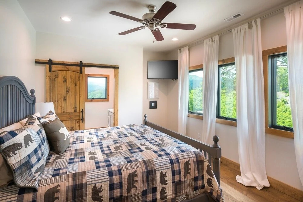 Smoky Mountain High 4 Bedroom Home by Redawning