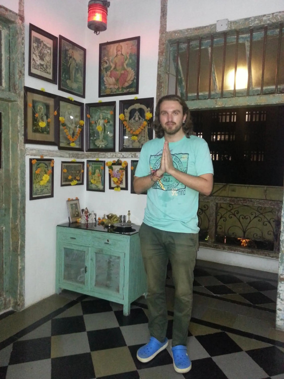 Hostel Vasantashram CST Mumbai, Free Wifi with 1940s Retro vibe