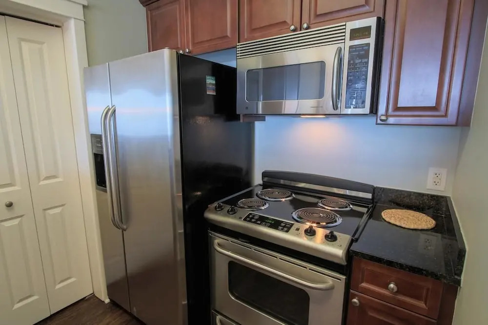 Waterscape A602 - 3 Br condo by RedAwning