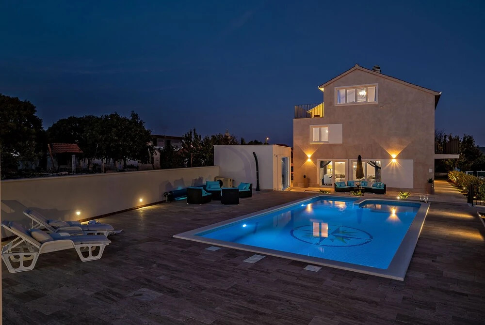 Inland villa Senses with pool and spa