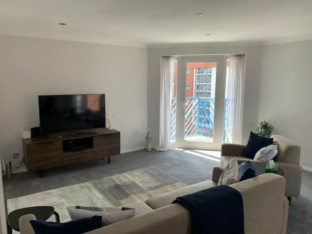Charming 2-bed Apartment in Swansea