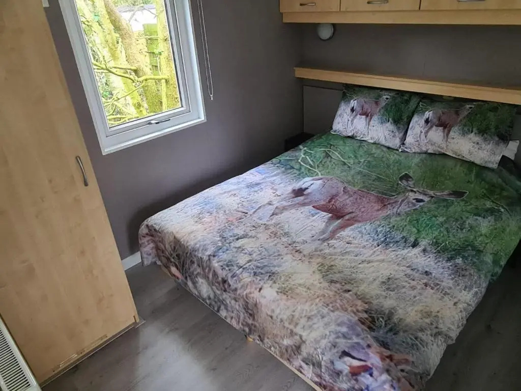 Relax huisje is een luxe huisje met een vaatwasser en zeer snel WIFI 5G en is voorzien van een nieuwe badkamer en keuken met een omheinde tuin met een eigen parkeerplaats