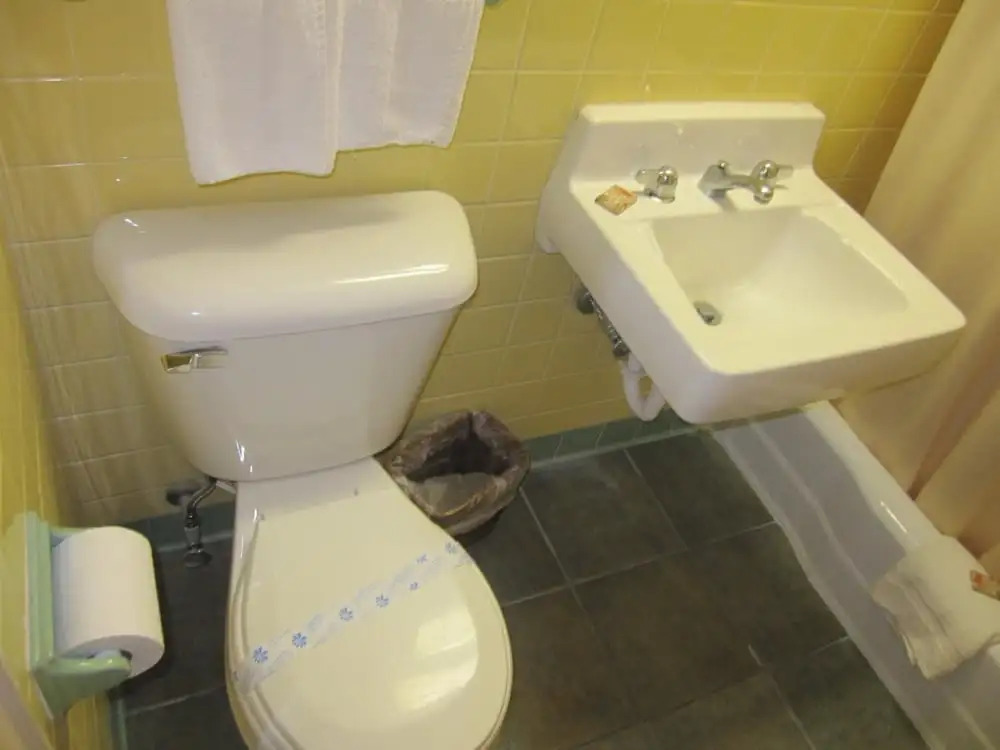 Utica Rest Inn