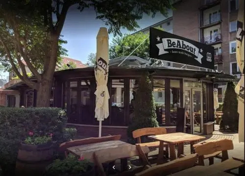 Hidden Gem close to hockey stadium with terrace
