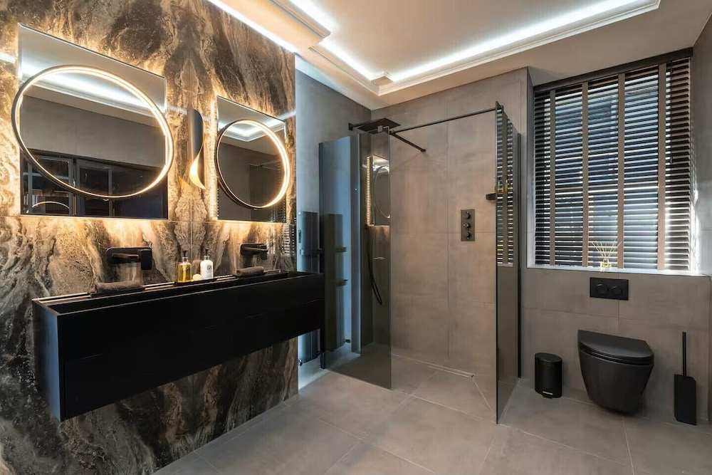 Luxury City 5* Retreat-Lux Spa Bath-Romantic