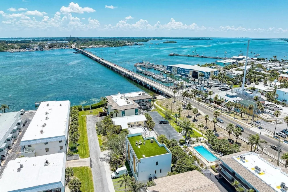 Anna Maria Island Beach Sands 202-private Beach Access-heated Pool
