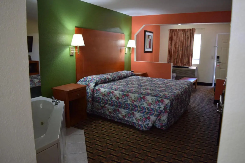Royal Inn & Suites