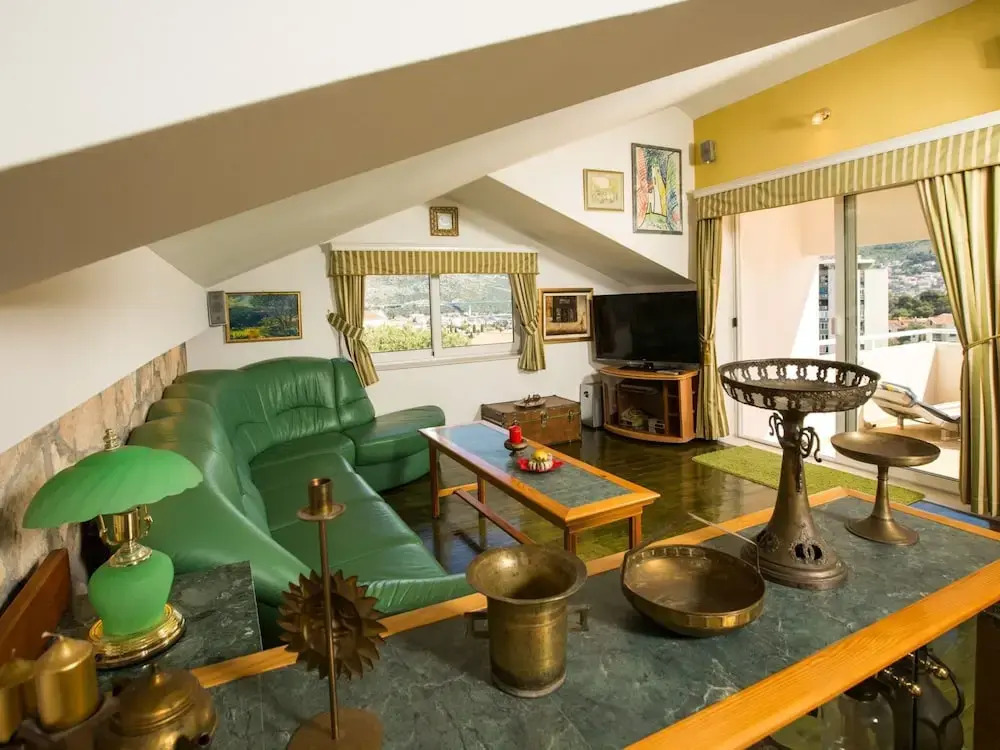 5 Bedroom Holiday Home With Balcony