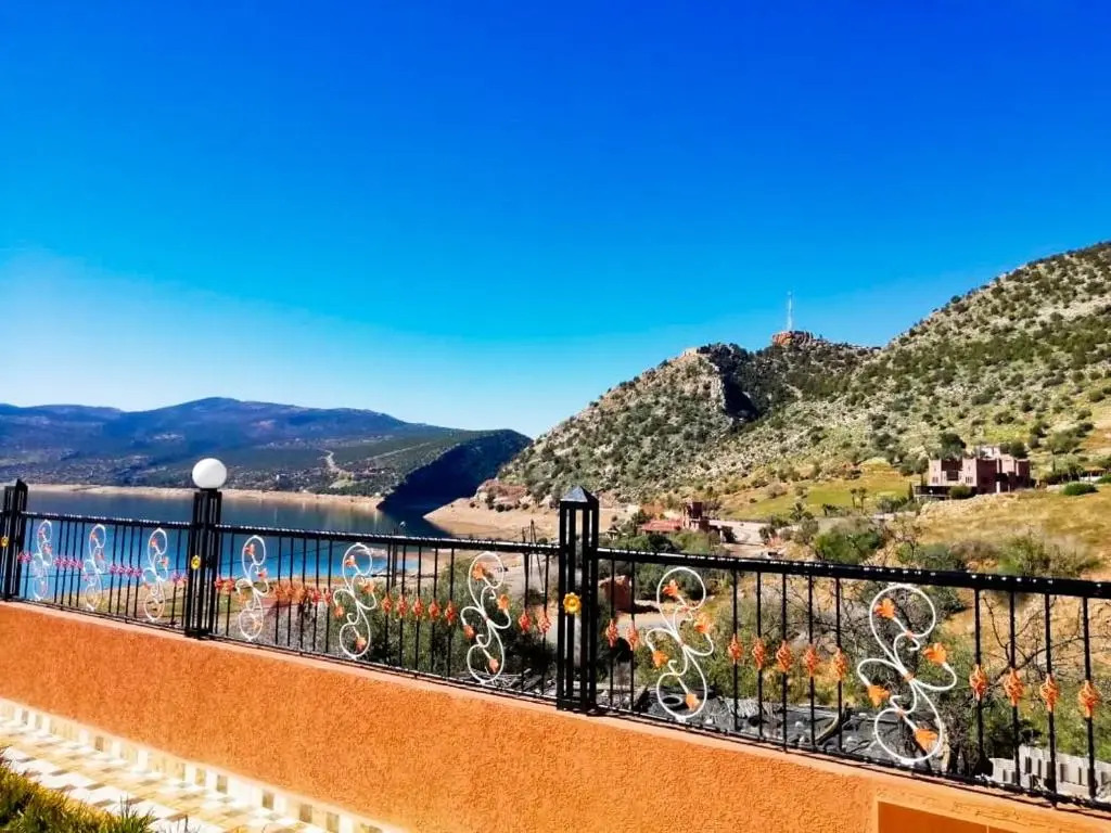 Scenic Lakeview House Near 5-Star Widian Hotel