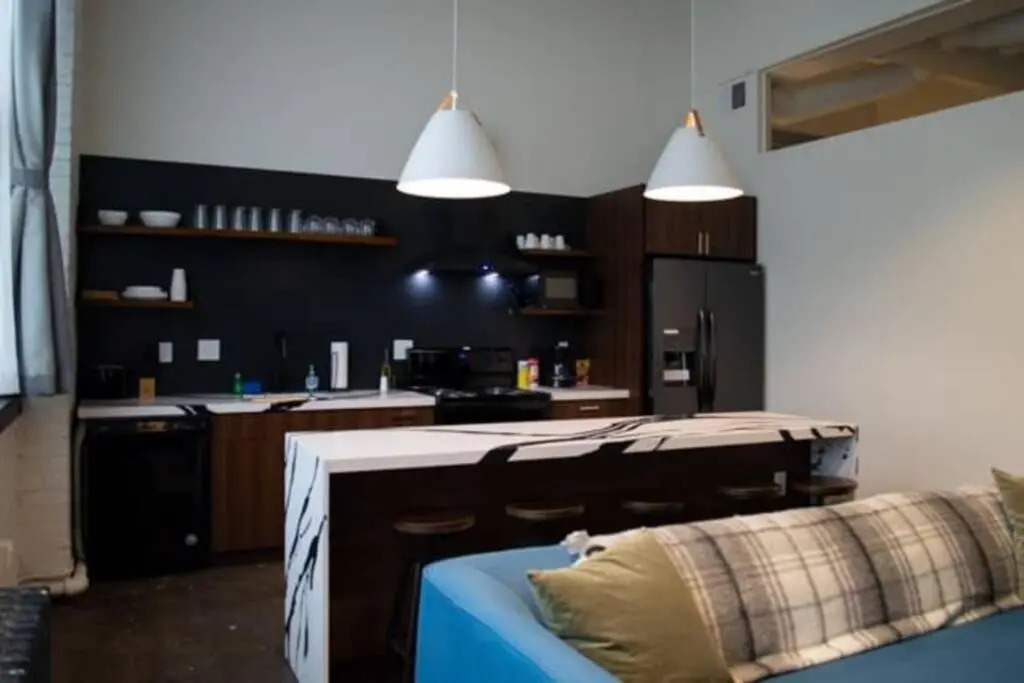 3E - *Renovated* 3 min to Hillman Cancer Center Sleeps 6