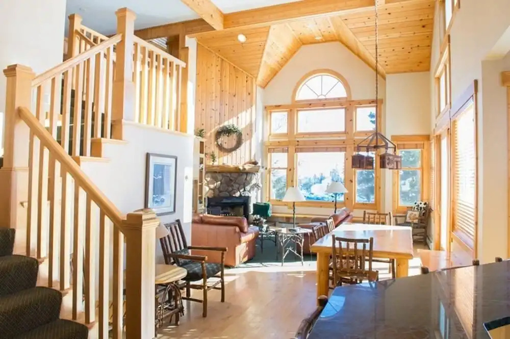Cove Point Lodge