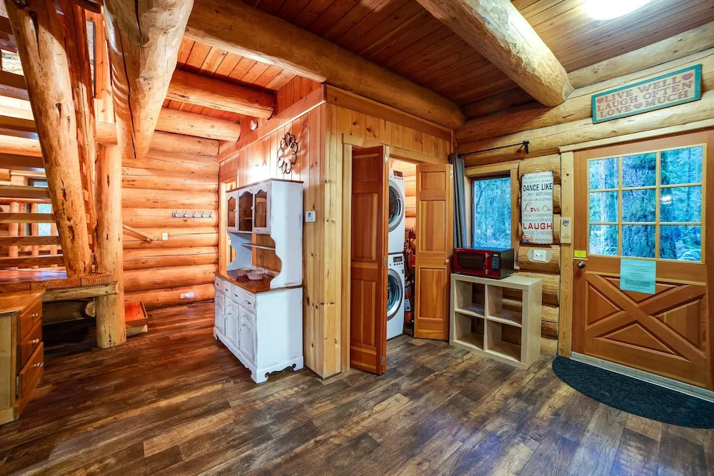 10SL - Real Log Cabin - WiFi - SLEEPS-8