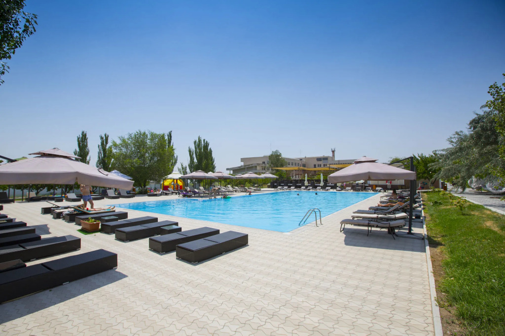 Отель Cross Apartments and Tours