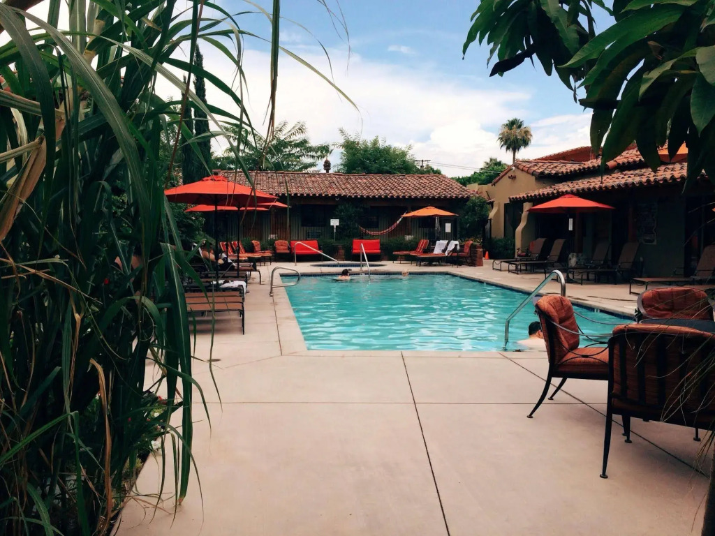 Los Arboles Hotel
