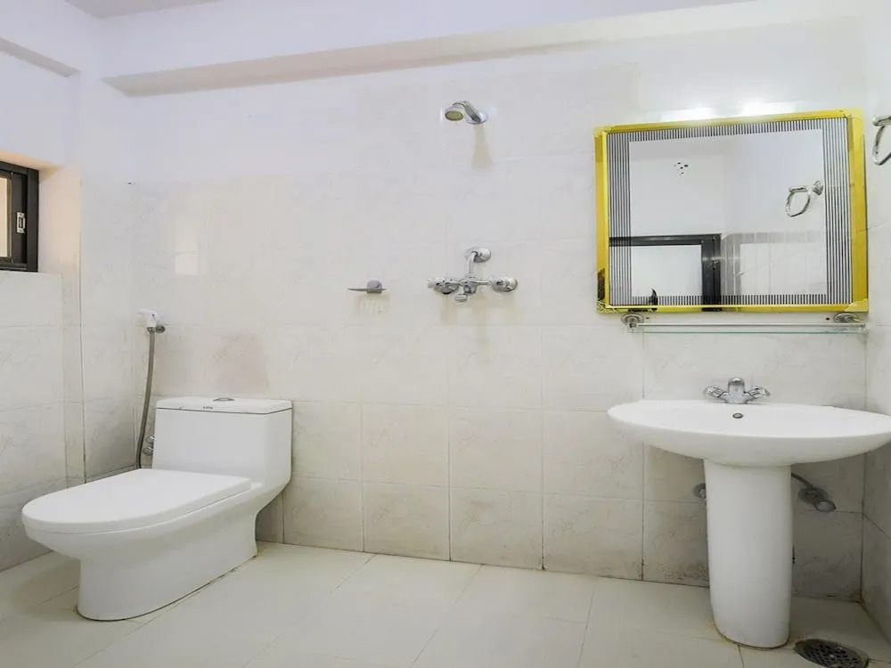 Oyo 403 Hotel Paradise Inn