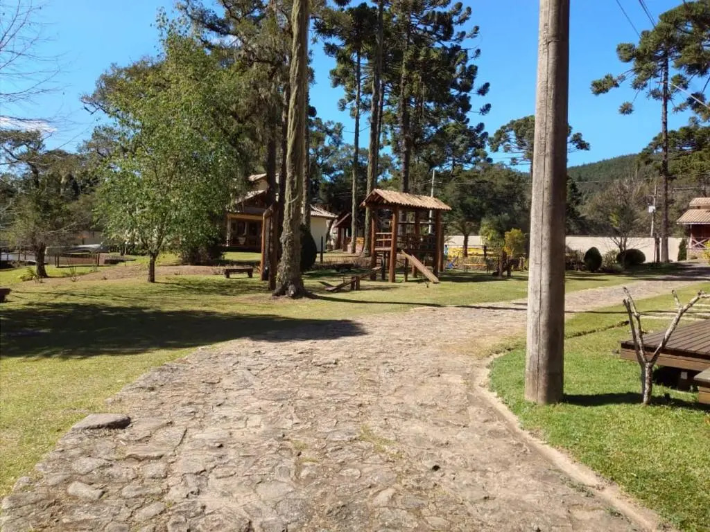 Casa MARAVILHOSA com 4 Suítes em Condomínio