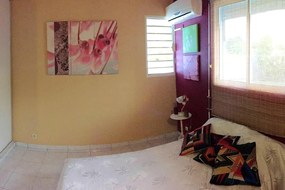 House with 2 Bedrooms in Sainte-Rose, with Enclosed Garden And Wifi - 300 M From the Beach
