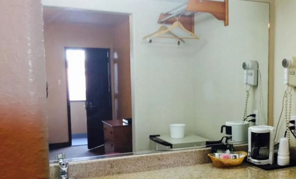 Economy Inn