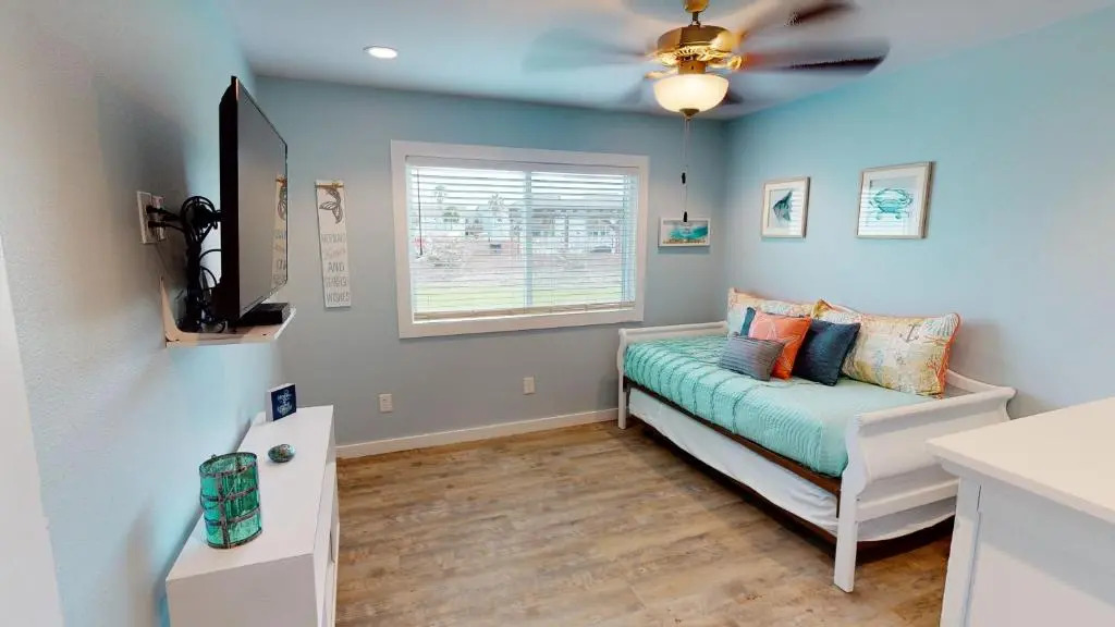 AH-B106 Completely Remodeled Ground Floor Condo, Overlooking PoolHot Tub
