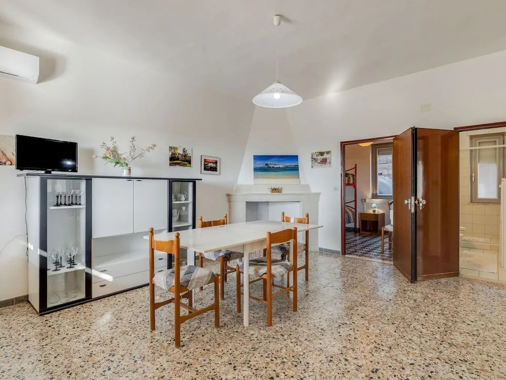 Spacious Holiday Home in Tresnuraghes near Sea