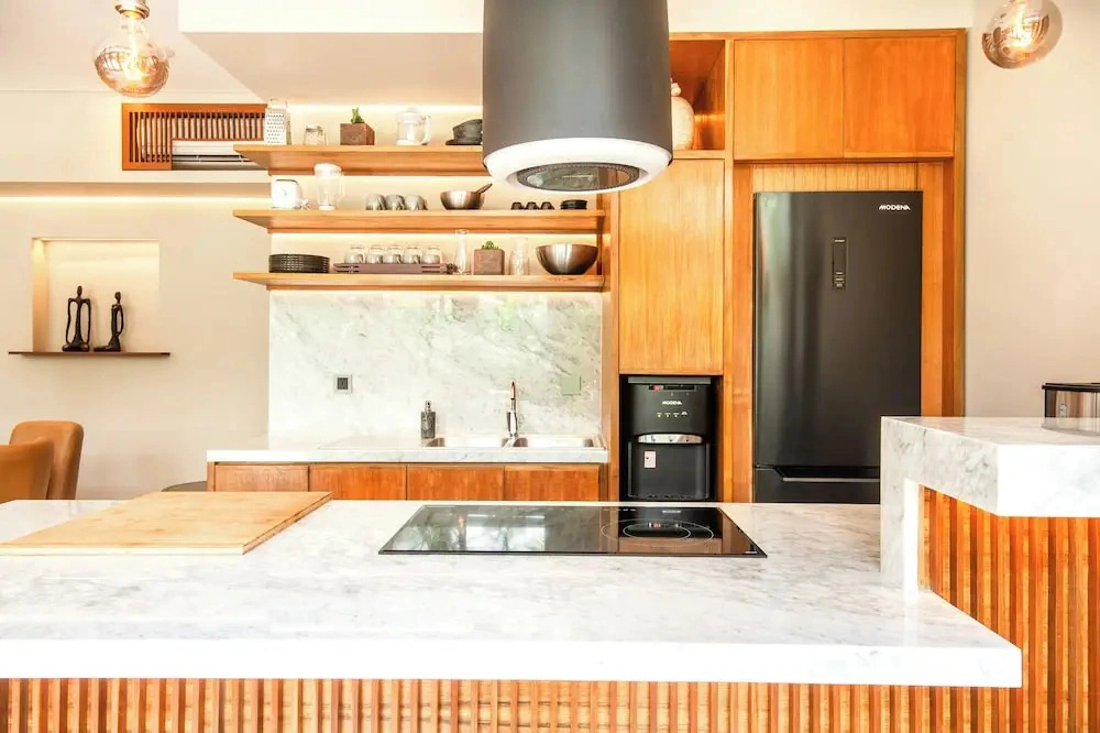 Luxury 6BR Canggu 400m to Finns Beach