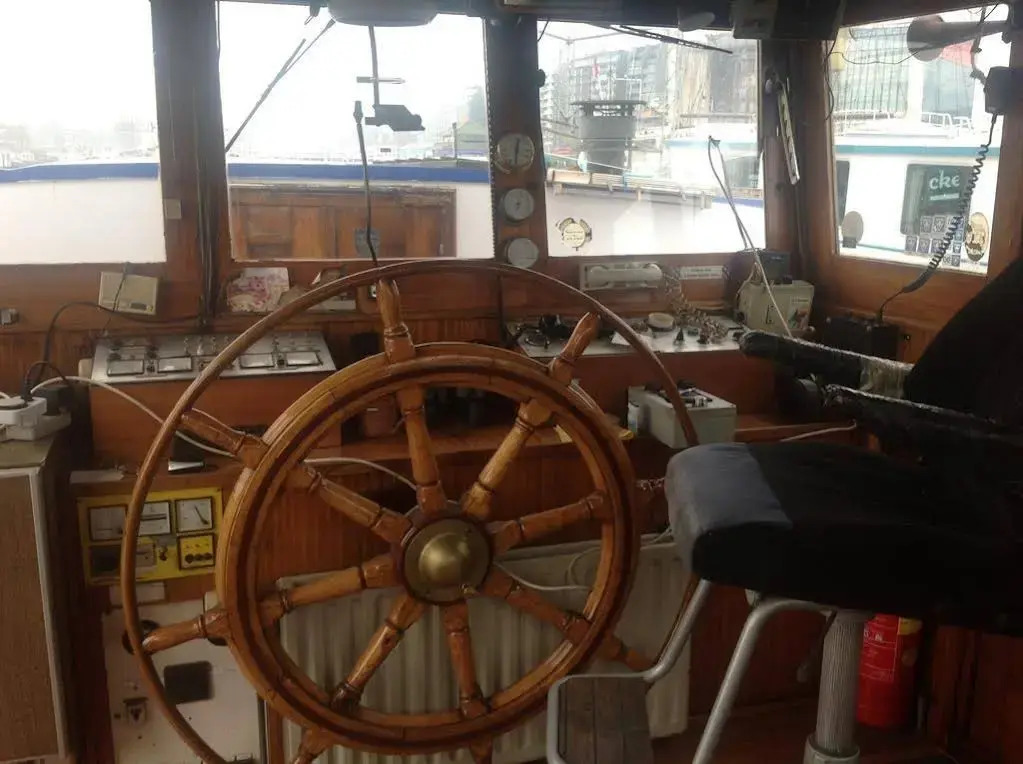 Botel Zebra