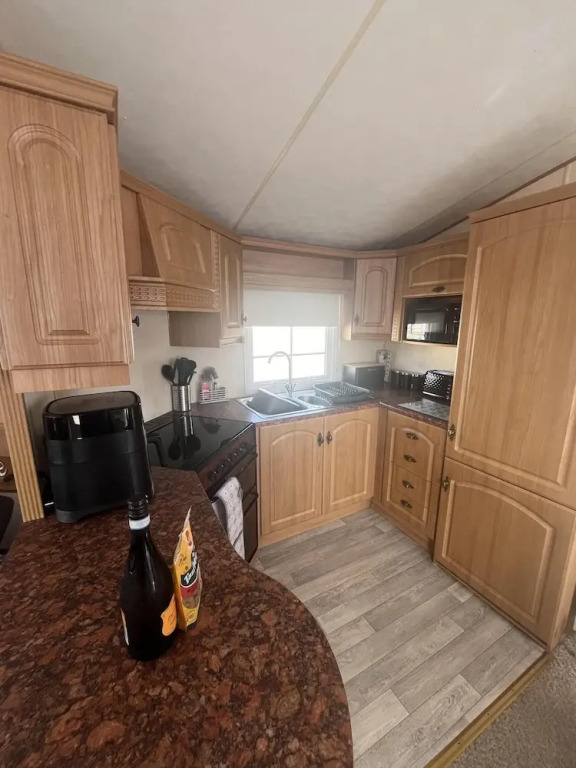 Cozy Cabin Retreat in Towyn