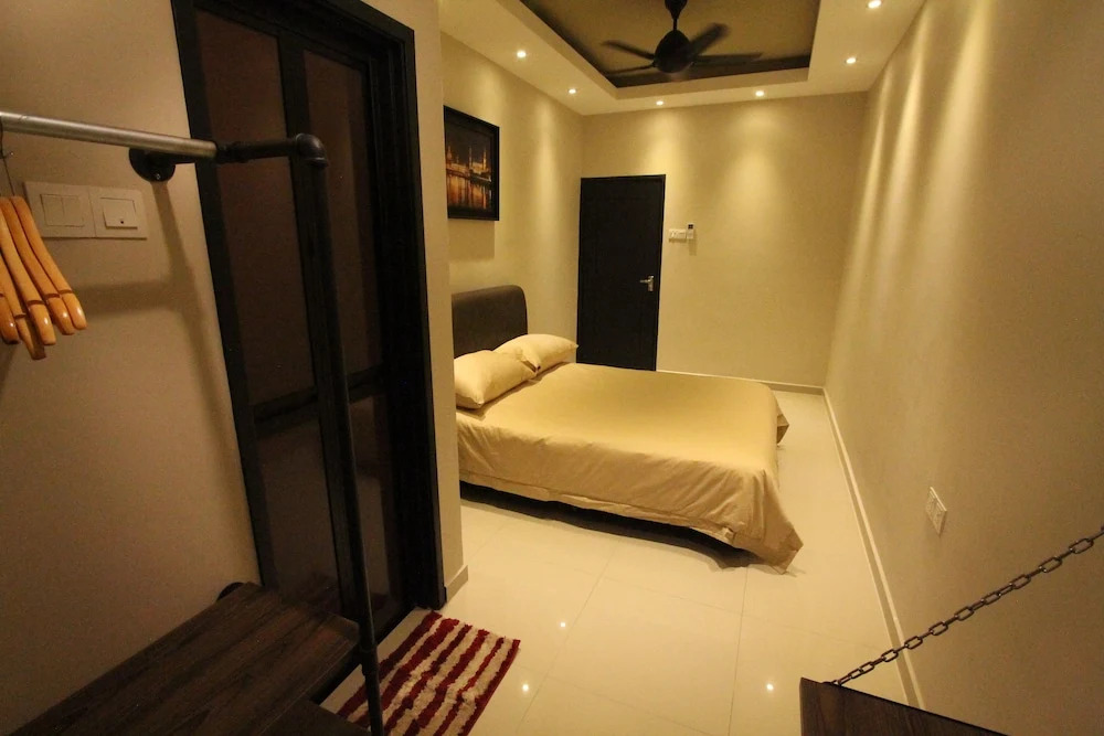 Ian's 5th Home