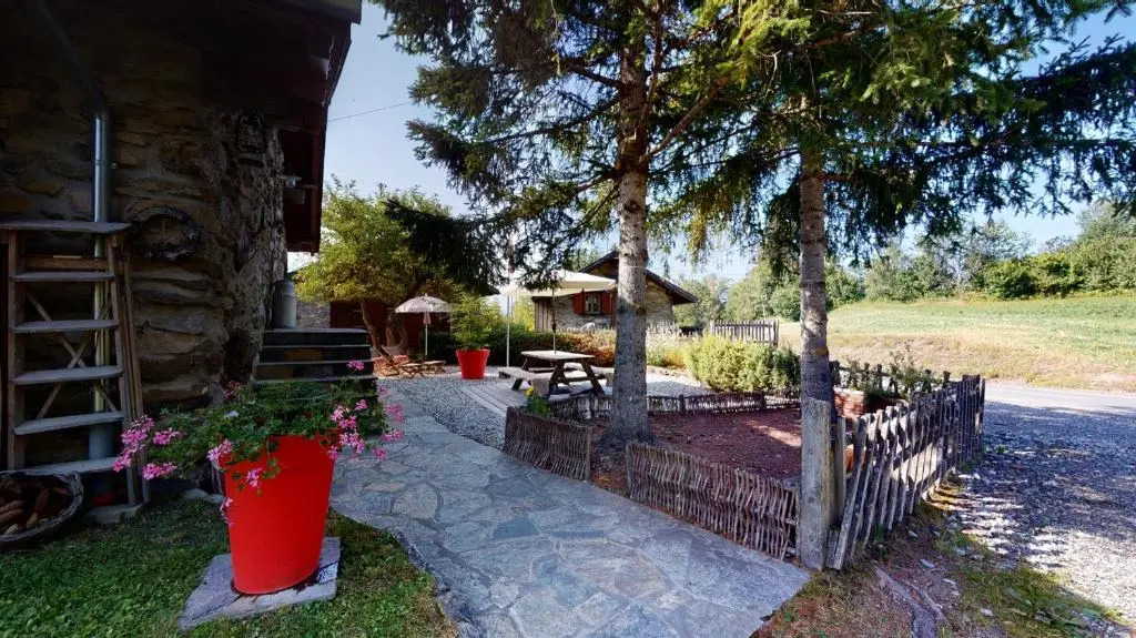 Authentic chalet full of charm, 5min. from Anzère