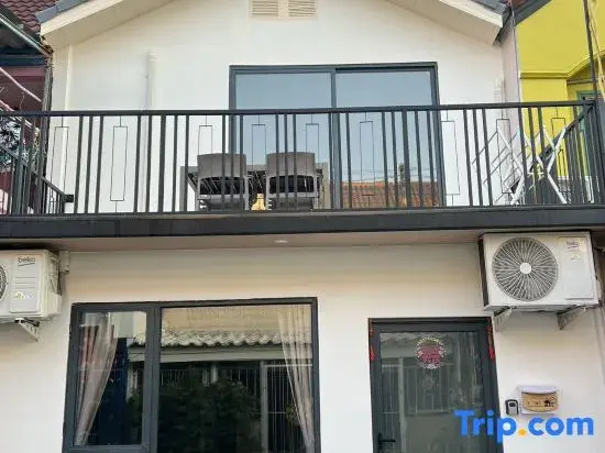 Luxury townhouse with 3 bedrooms and 3 bathrooms in the city center