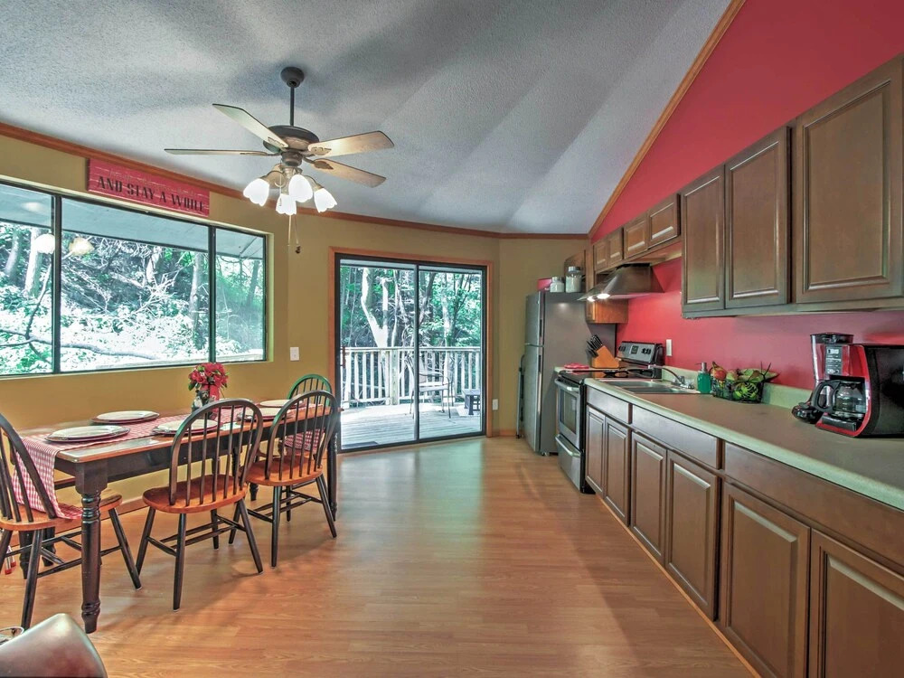 Unique Gatlinburg Cabin: Decks, Hot Tub, Fire Pit