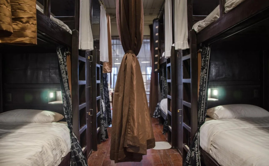 Bed & Butler Hostel
