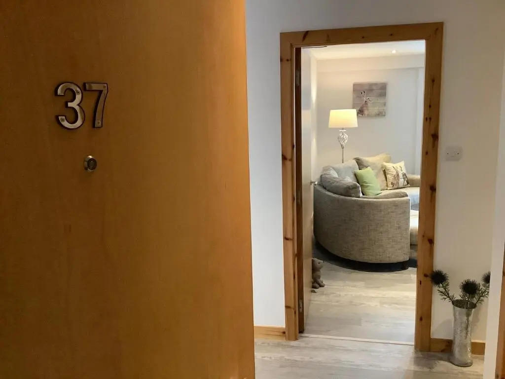 37 Farraline Court, City Centre apartment
