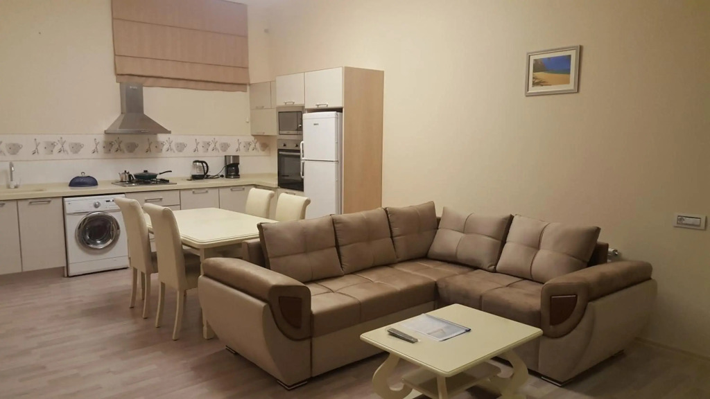 Charming 2 Bedroom Apartment near the Citys Biggest Mall
