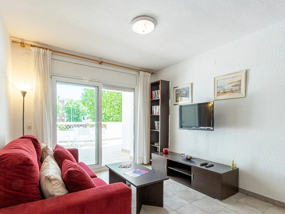 Modern Apartment in Empuriabrava With Beach Nearby