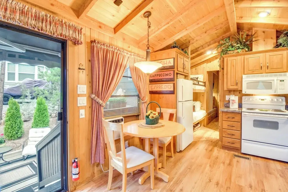 Hike & Fish: Cozy Cabin w/ Patio in Show Low!