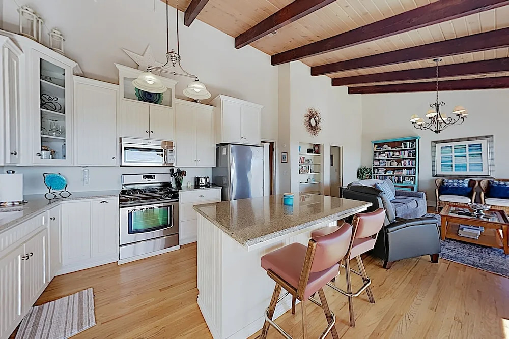 1271 Hillcrest House - 3 Br home by RedAwning