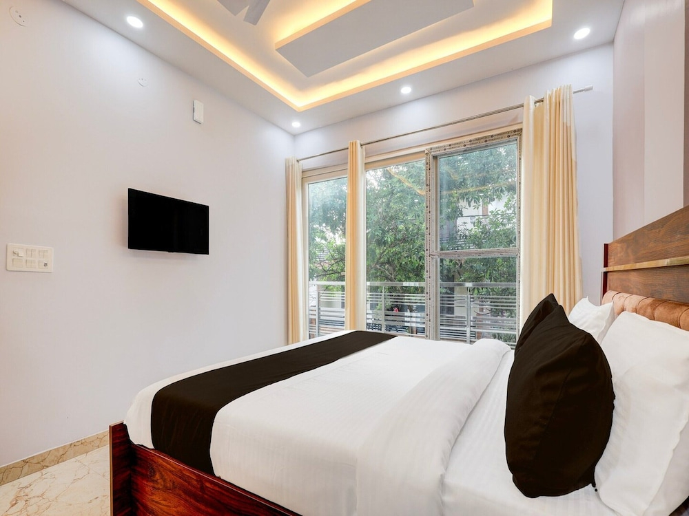 Super Hotel Pari Chowk Formerly The Divine KRC