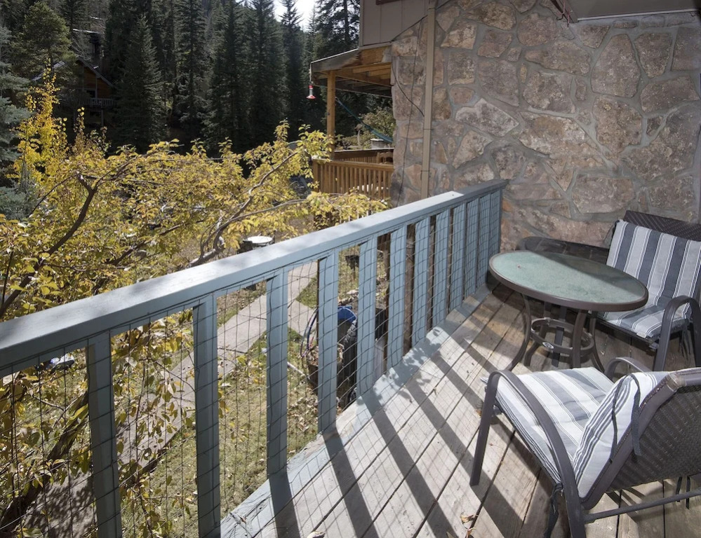 West Vail Riverfront Lodging, Colorado