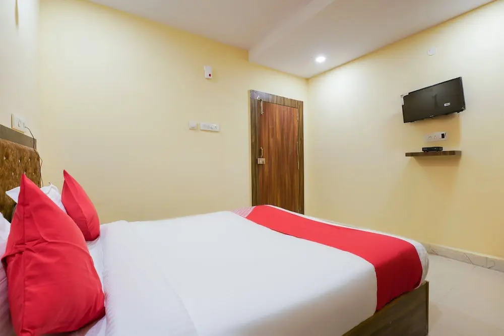 Hotel O R Square Stay Near LB Nagar Metro