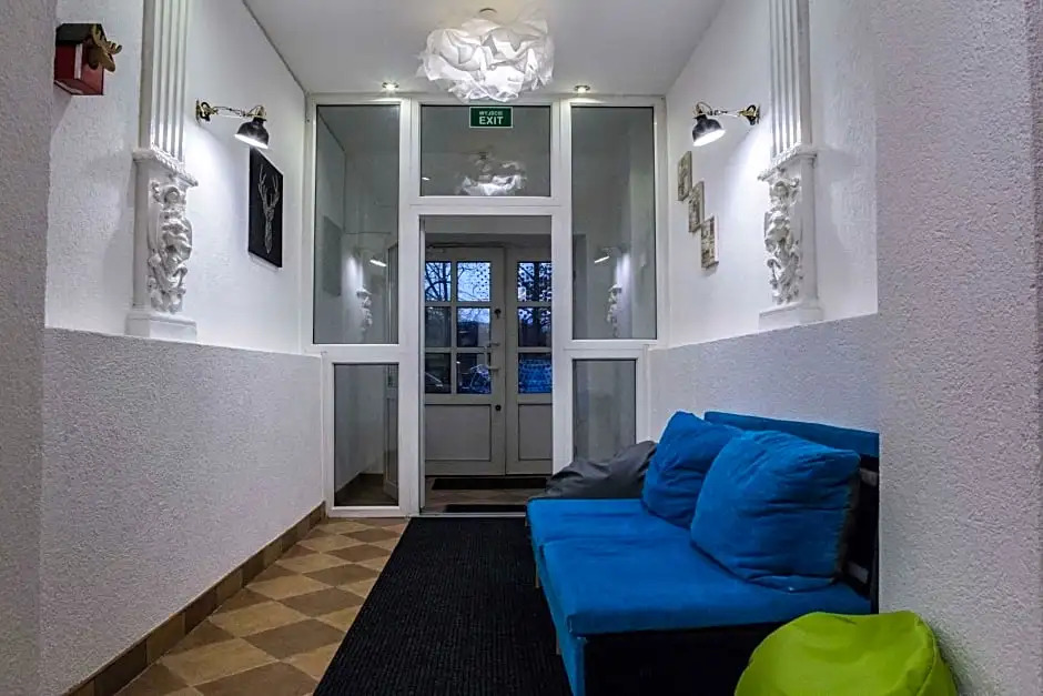 FlyFly Hostel , darmowy parking , rezerwuj przez urządzenia mobilne -10 procent