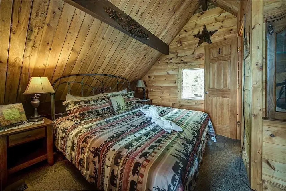 Smoky Mountain View 3 Bedroom Home with Hot Tub