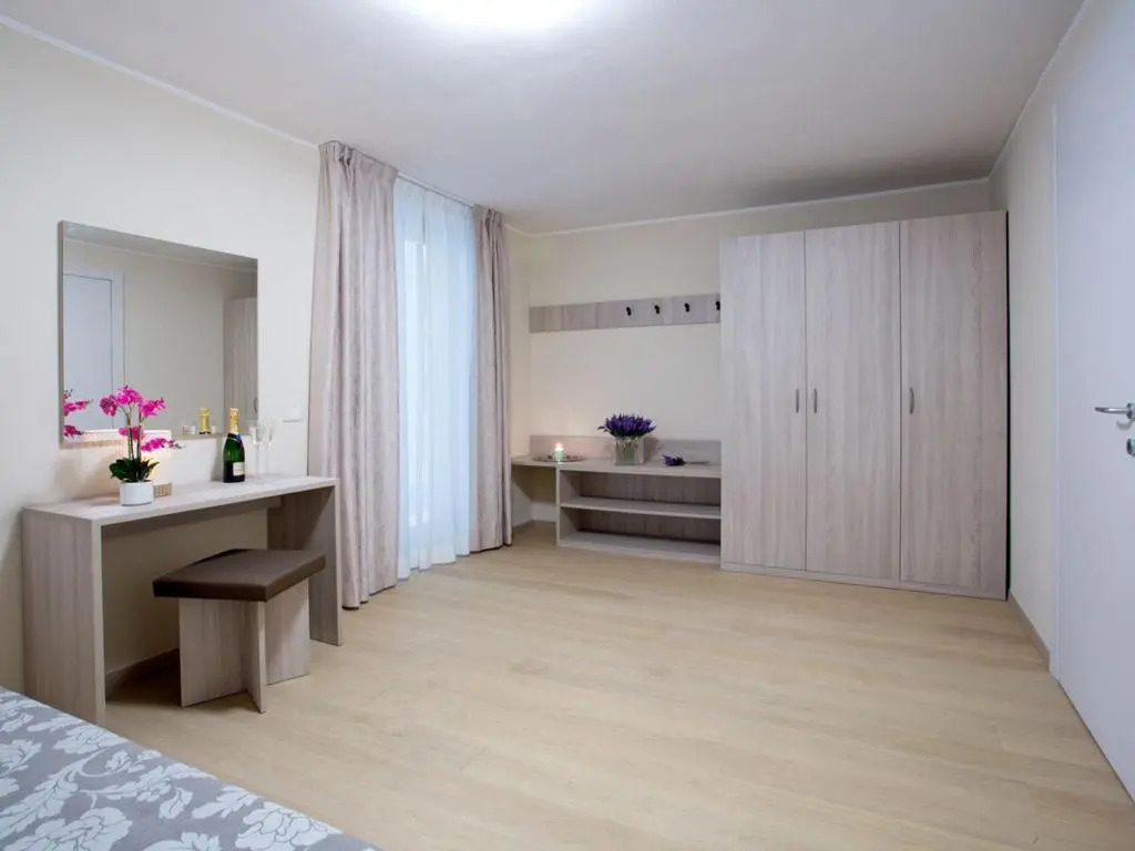 Sala Comacina Apartment No 1 (Sleeps 10)