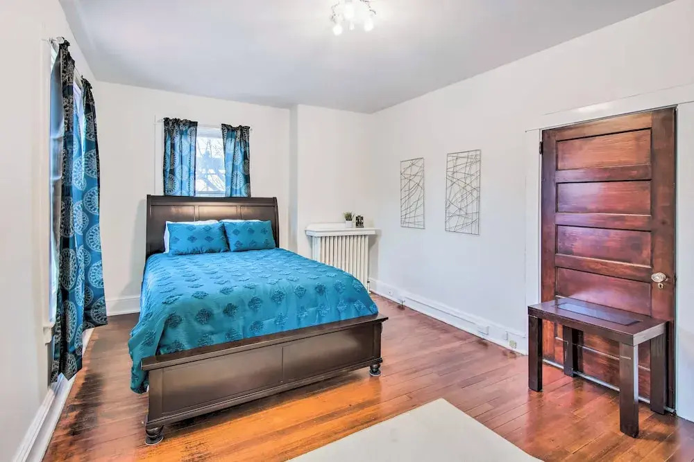 Roomy Lancaster Home Walk to Dtwn and Hospital