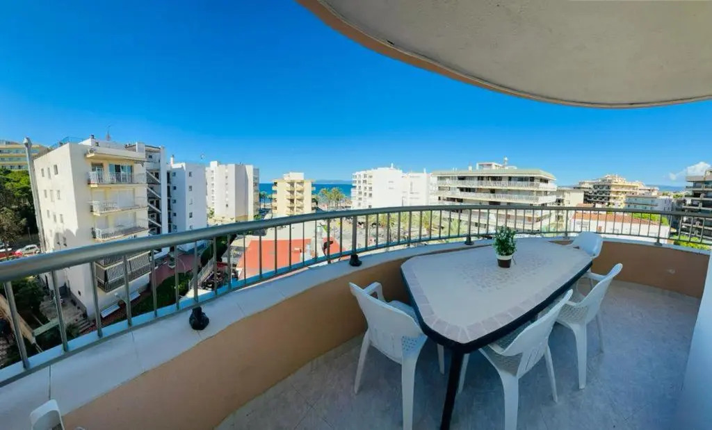 Apartamento, vistas frontales al mar a 30 segundos de de la playa
