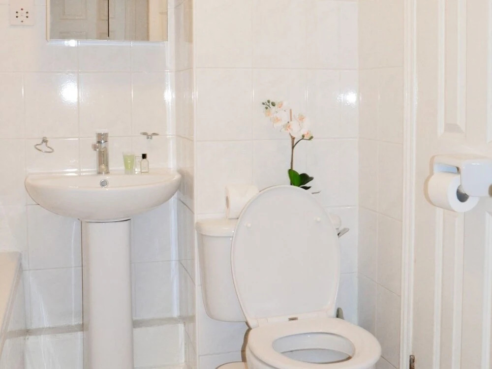 OYO Home Docklands 2 Bedroom Apartment
