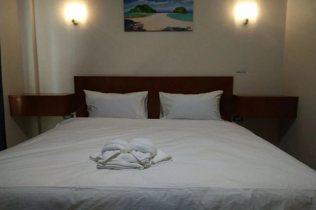 OYO 665 Sj House Hotel